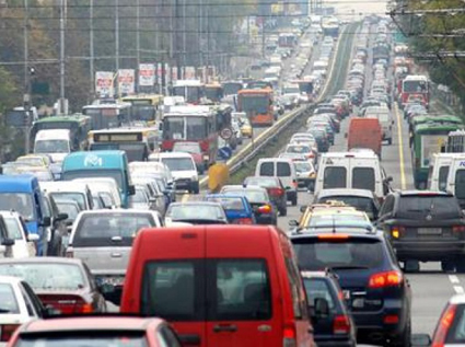 84% от българите предпочитат да пътуват с автомобил, само 2% - с влак
