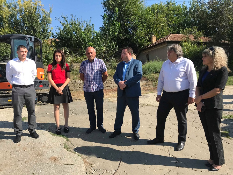 Депутат от ГЕРБ даде старт на ремонт на водопровод в Свищовско