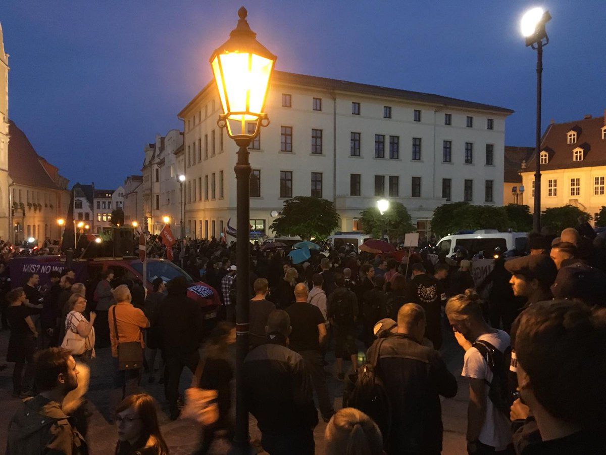 Крайнодесни демонстранти протестираха срещу германската миграционна политика в Кьотен