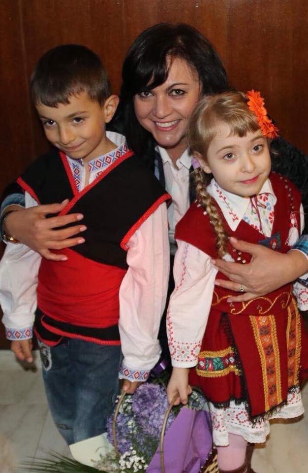 Корнелия Нинова: Мили деца, нека новата учебна година бъде интересна и да ви донесе много знания и приятелства