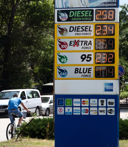Горивата най-скъпи от лятото на 2015 г.
