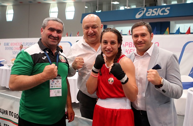 Две българки в бой за златото на европейското по бокс