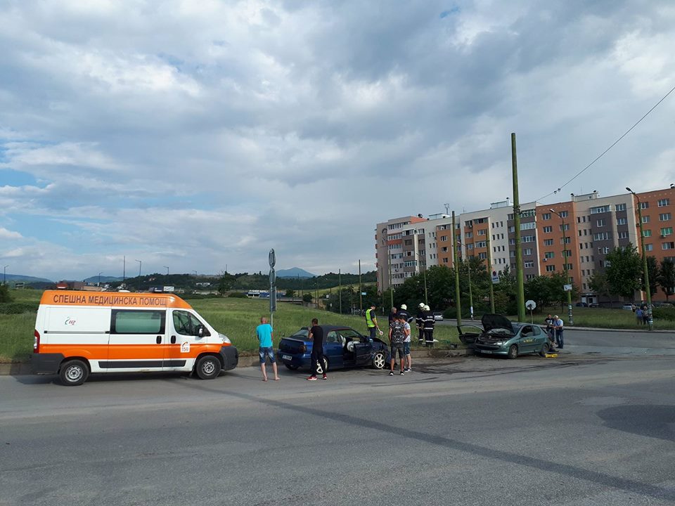 Катастрофа отне живота на едно семейство в Благоевград, обезопасяват опасното кръстовище