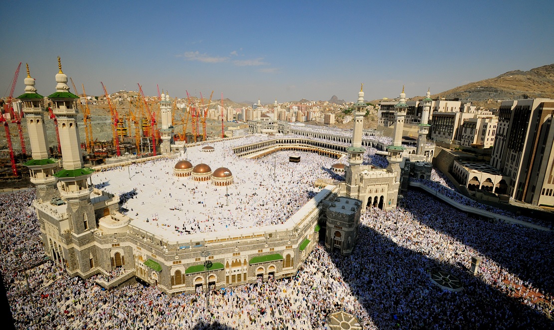 Самоубиец скочи от Голямата джамия в Мека