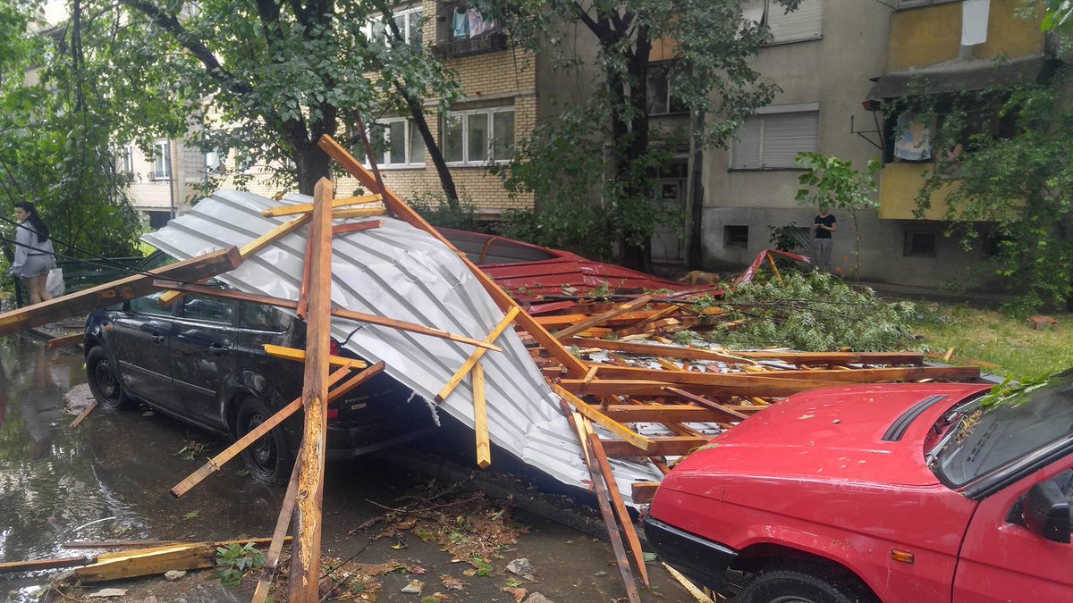 Силна буря наводни центъра на Скопие, ВМРО-ДПМНЕ обвини управляващите