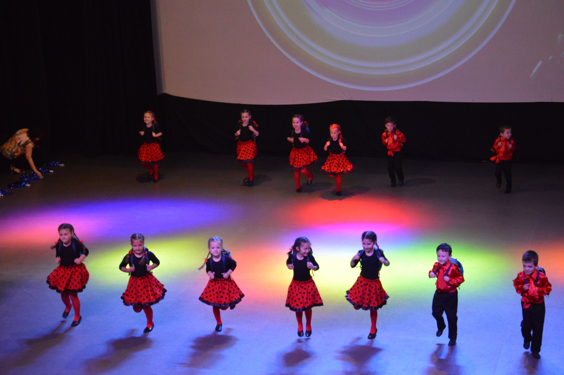 Красиви изпълнения, синхрон и изкуство показаха децата на Благоевград в „Дни на детското творчество“