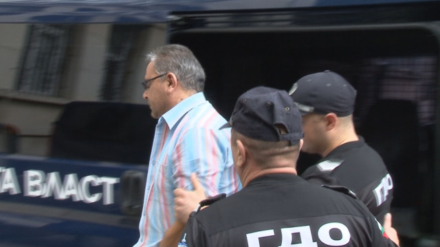 Постоянен арест за надзирател синдикалист, пускал затворник на разходка