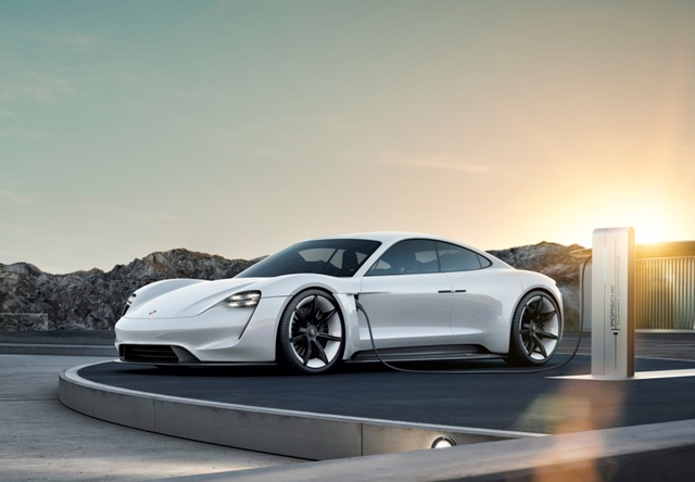 Първото Porsche на ток ще се казва Taycan