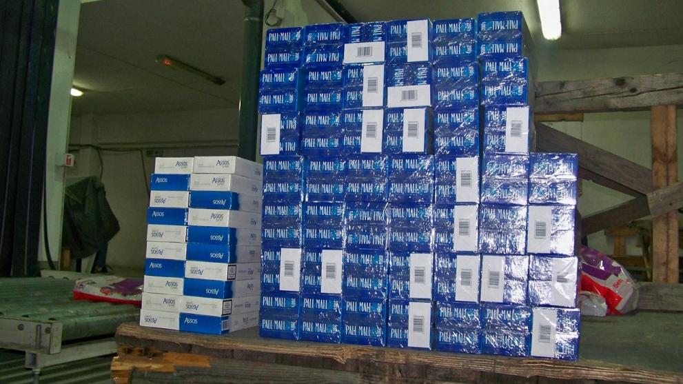 Митничари от Свищов заловиха нелегални цигари в зоомагазин