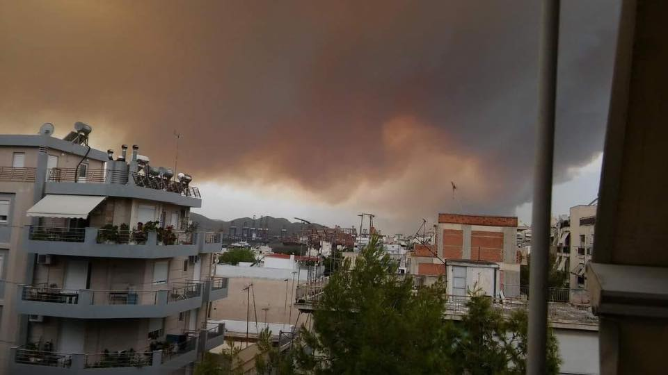 Броят на загиналите при пожарите край Атина се увеличи на 83 души