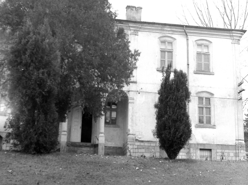 Възстановяват изгоряло училище в Елена