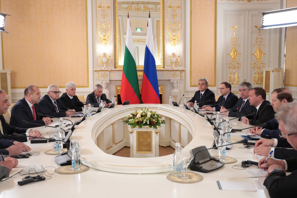 Медведев: Очакваме премиера Бойко Борисов в Русия