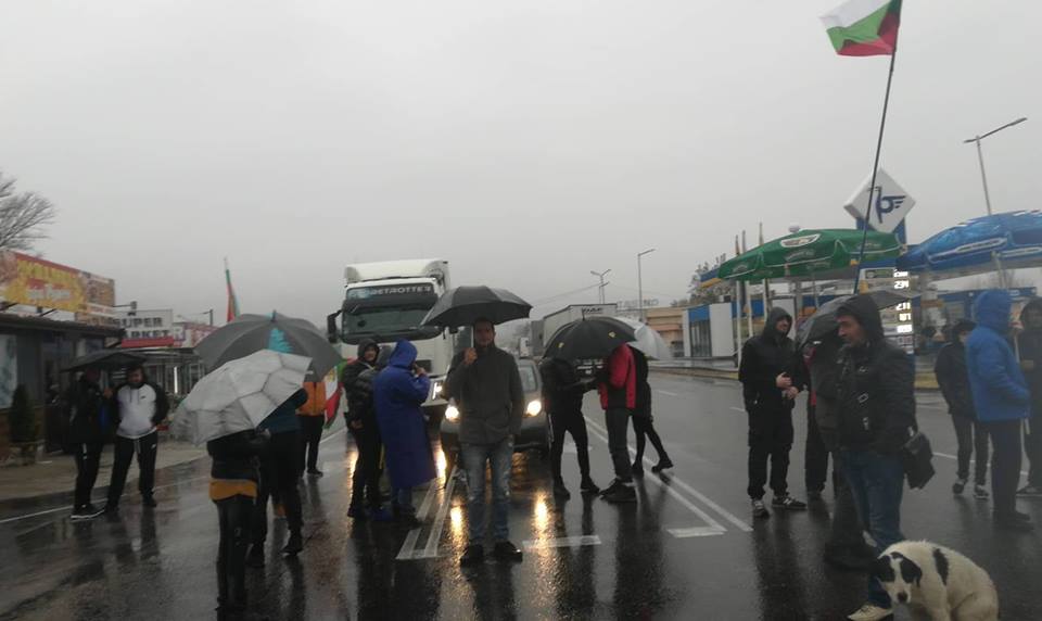 Протестиращи блокираха и ГКПП-Кулата