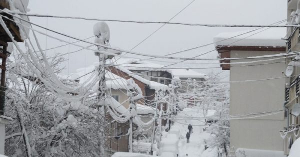 10 населени места в област Пазарджик останаха без ток заради снега