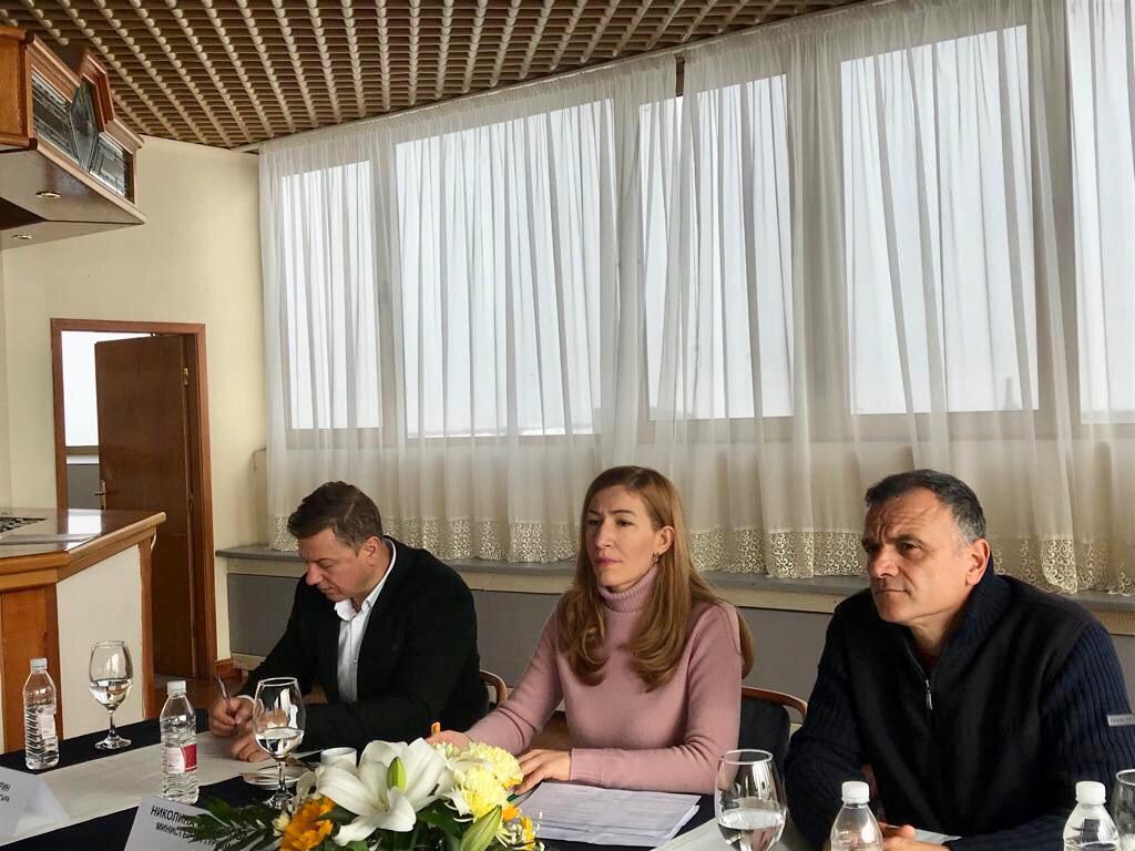 Министър Ангелкова на среща с контролните органи в Боровец за подготовка на сезона: Прогнозите са за 5% ръст на посещенията за зима 2018-2019 г.