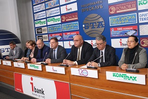 Бумащина спира 30 млн. лв. за лекарите