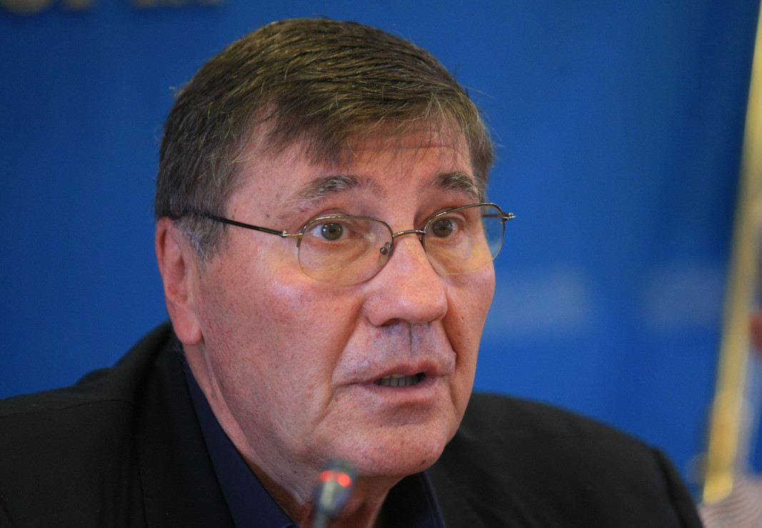 Чакат Везенков в националния