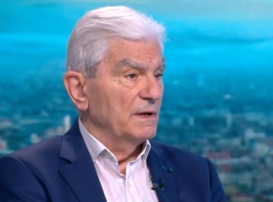 Акад. Петрунов: Не е научно обосновано да се забавя втората доза от ваксините