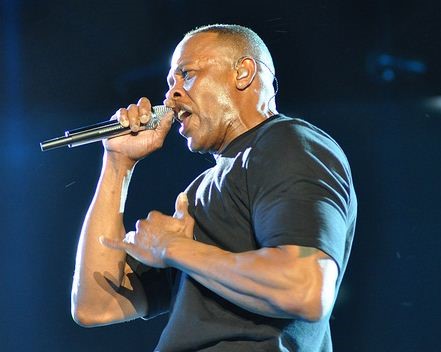 Рапърът Dr. Dre е приет в болница в Лос Анджелис