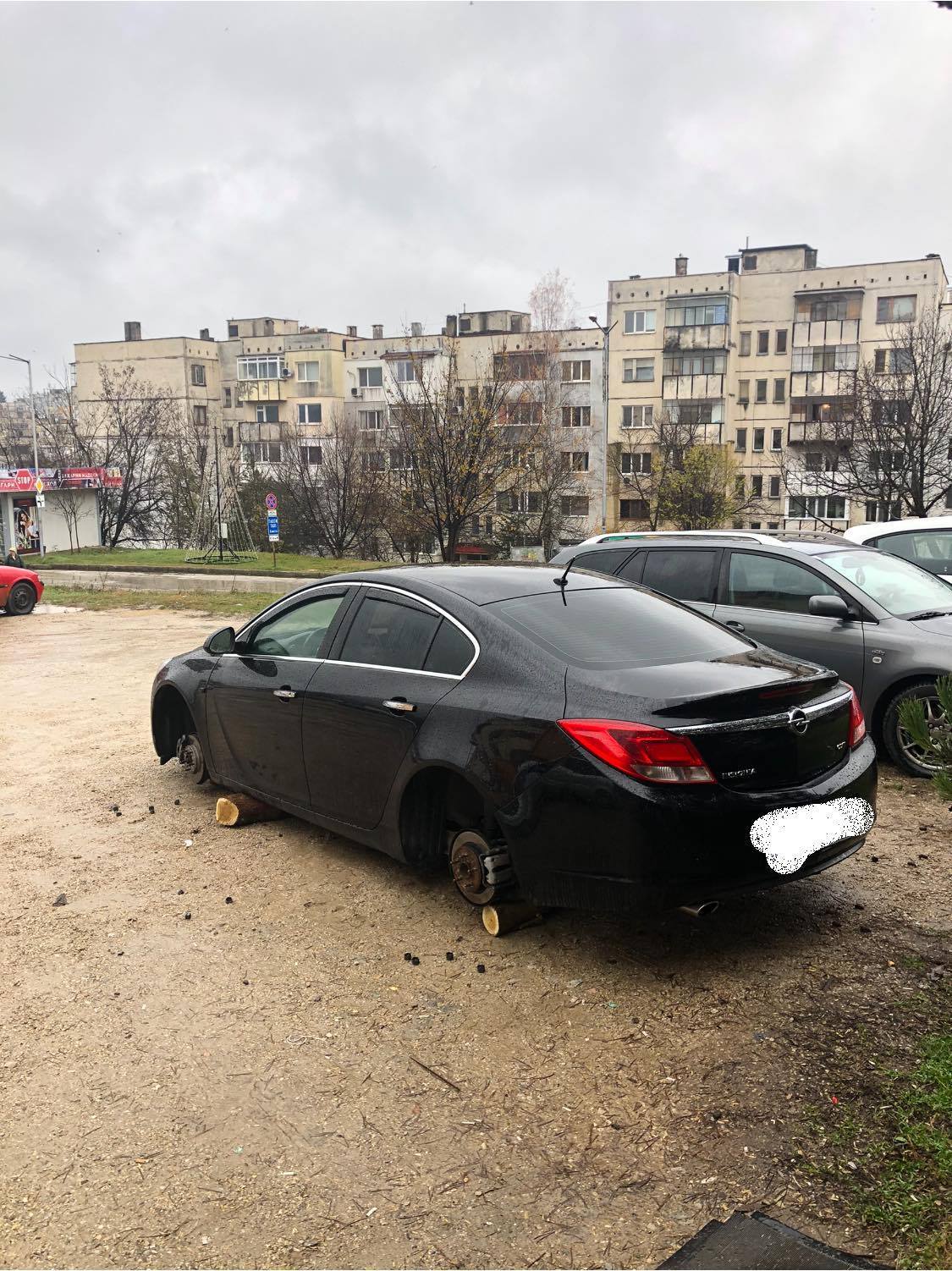 Задържаха престъпно трио за кражби на гуми от леки автомобили в Търновско 