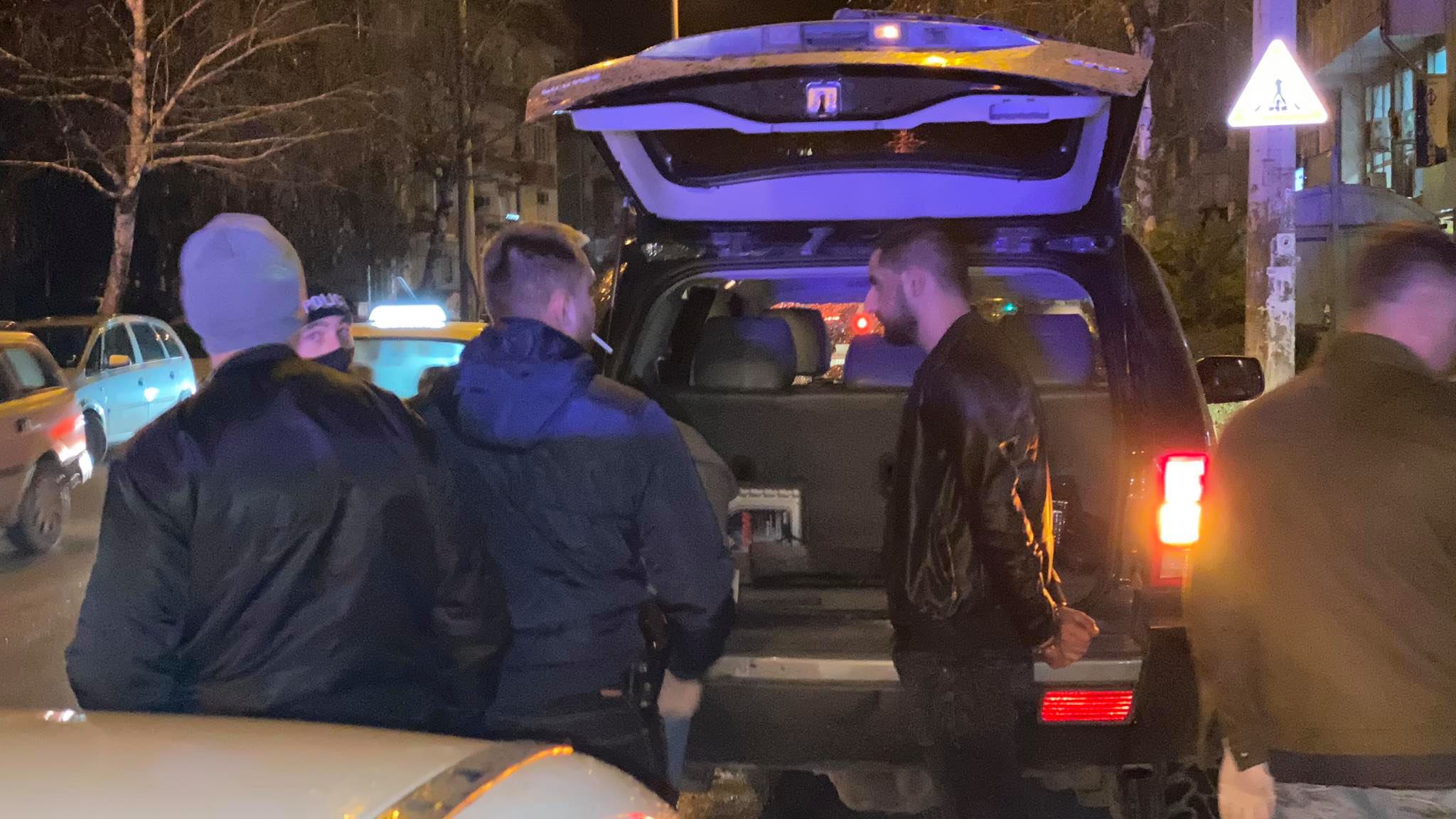 Задържани са трима след стрелба с автомат "Калашников"