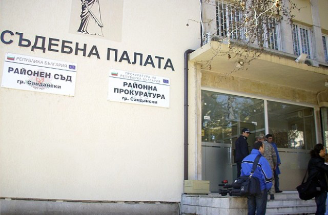 Съдят рускиня, набила полицай в Сандански