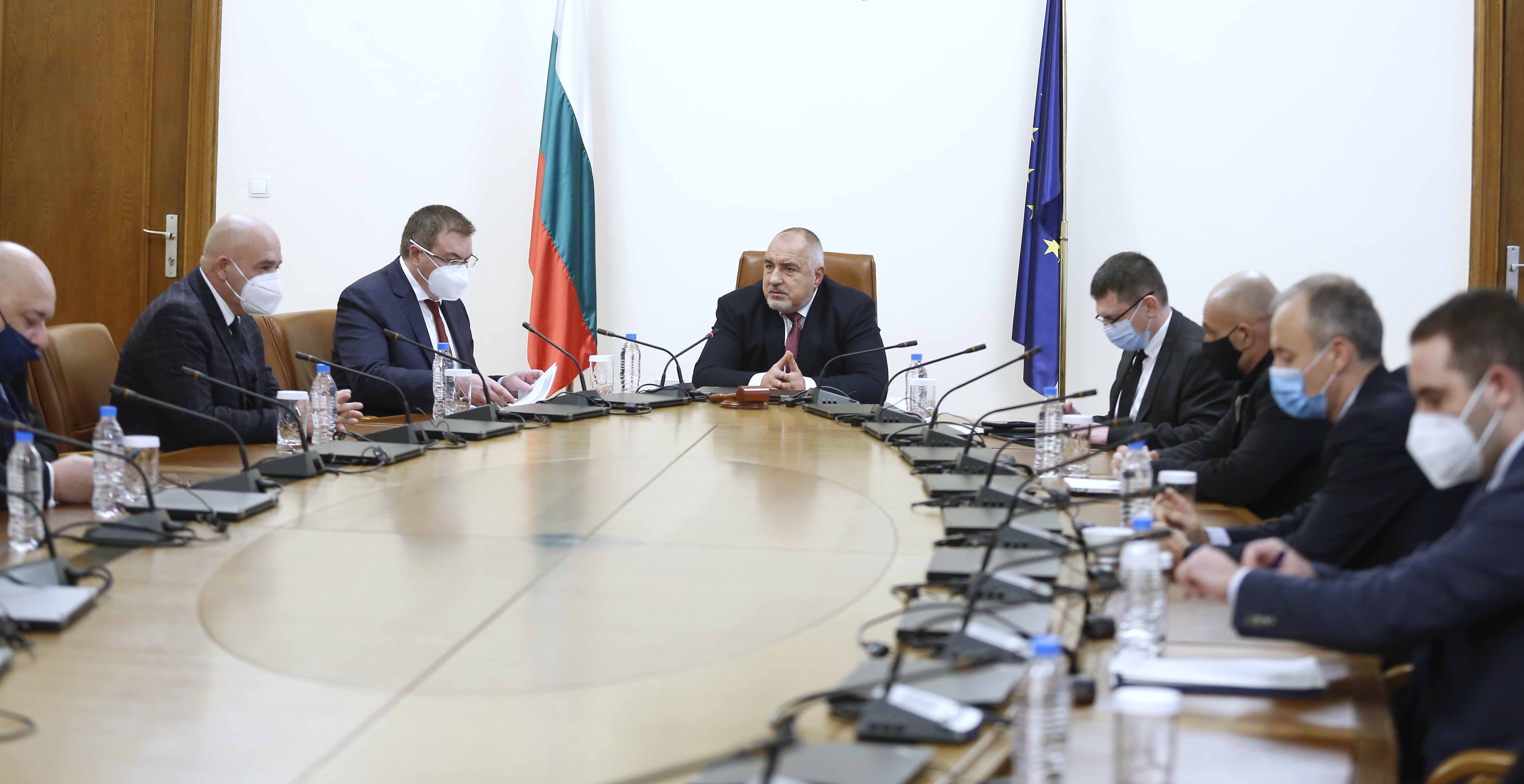 Онлайн обучението от 5 до 12 клас остава до 31 януари