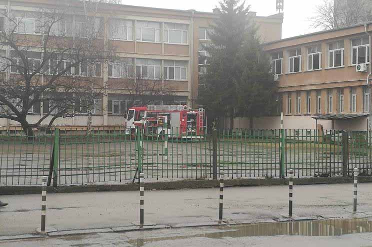 Гимназия минава онлайн заради пожар