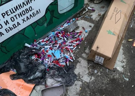 Изхвърлиха епруветки с кръв до детска градина във Варна