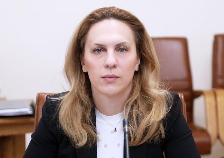 Марияна Николова разпореди спешна проверка на плажовете Созопол-централен и Харманите