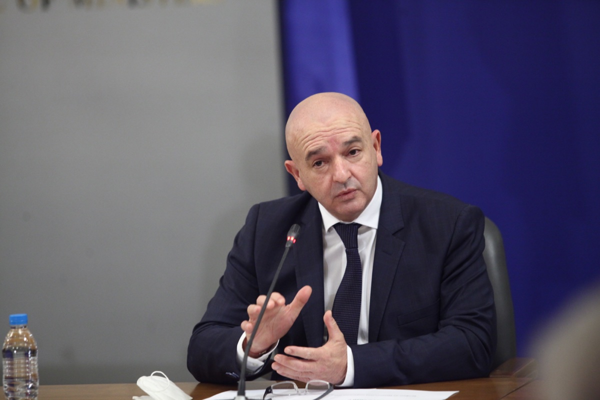 Ген. Мутафчийски: Заболеваемостта е снижена повече от 60%, до април можем да ваксинираме над 100 000 човека
