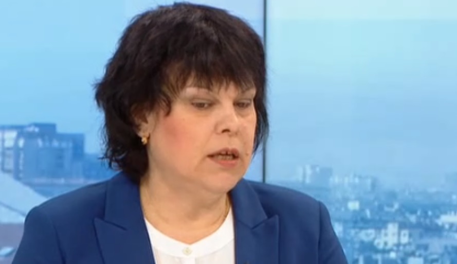 Таня Михайлова, МОН: Носенето на маски в клас остава задължително