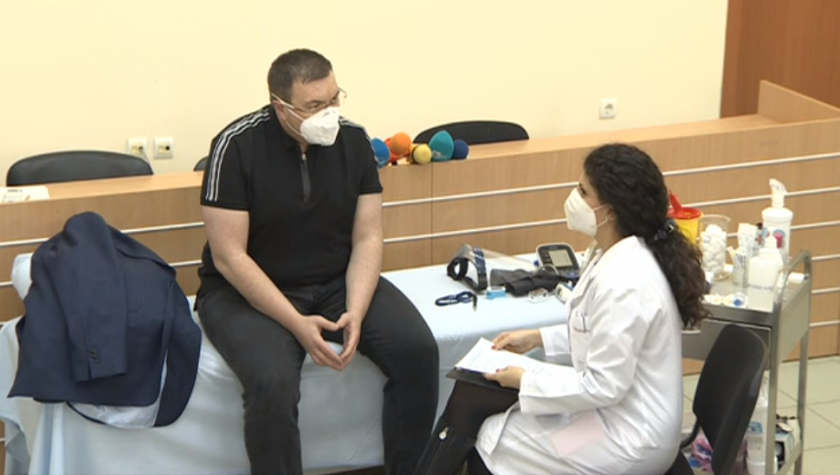 Костадин Ангелов получи втората доза от ваксината срещу COVID-19 (ВИДЕО)