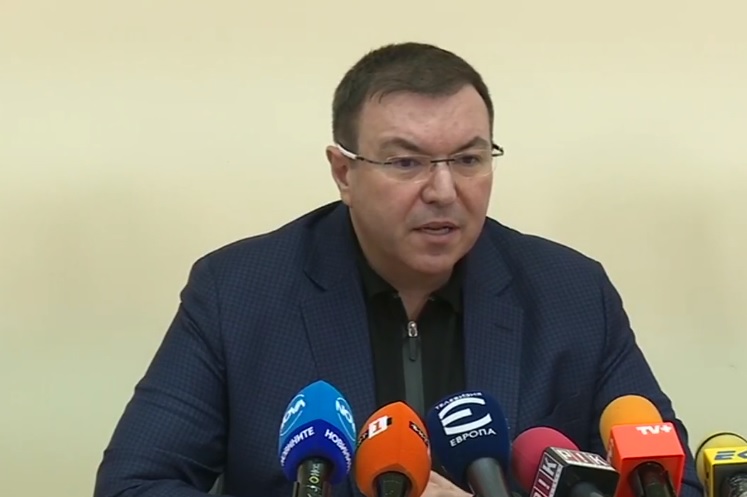Министър Ангелов: Най-разумно е връщането на три от класовете от 5 до 12 клас през февруари (ВИДЕО)