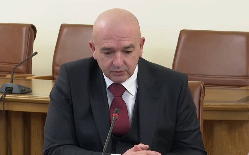 Ген. Мутафчийски: Не бива да го спестявам - има известно раздвижване в натиска върху болниците