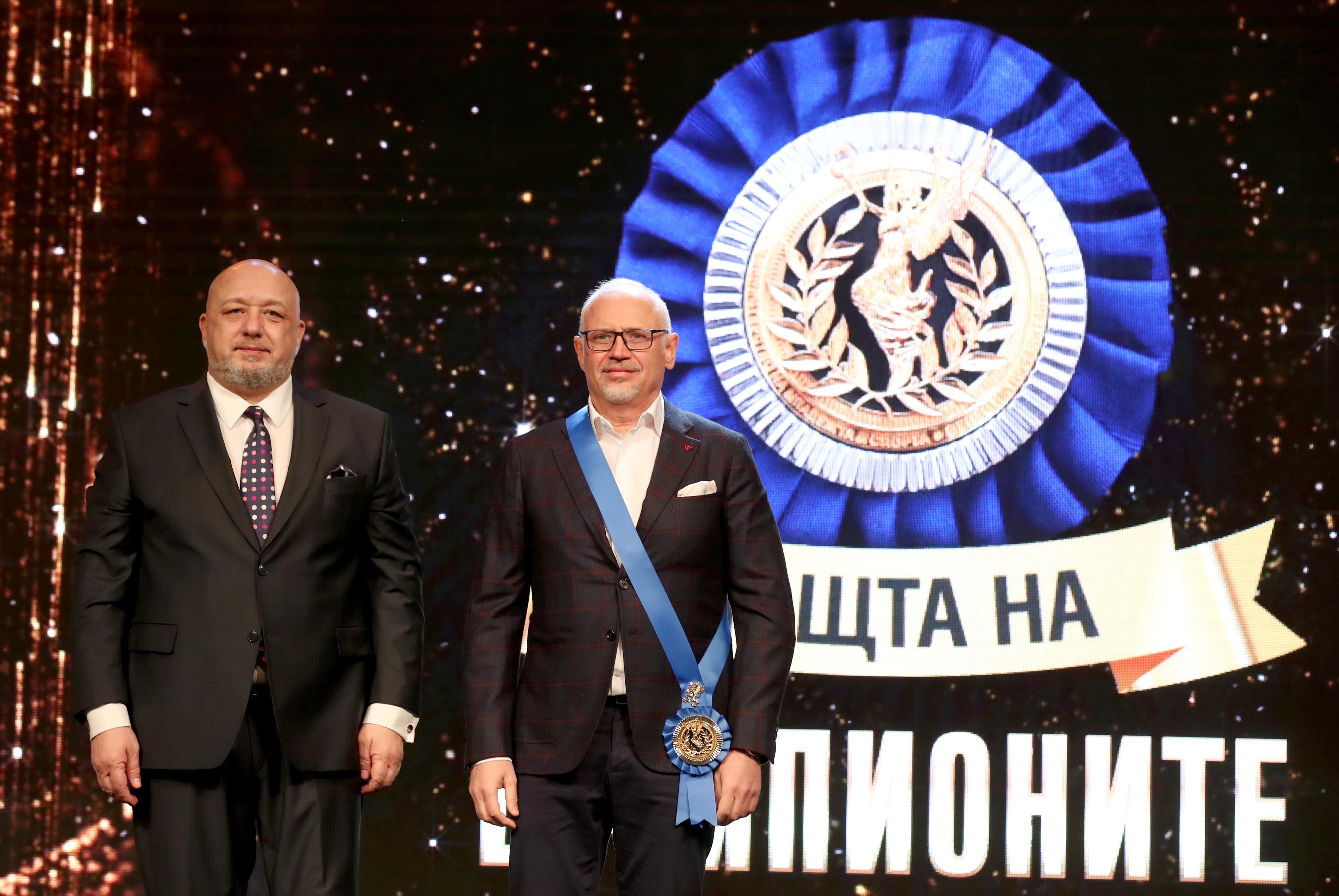 Венец на победителя за големи шампиони