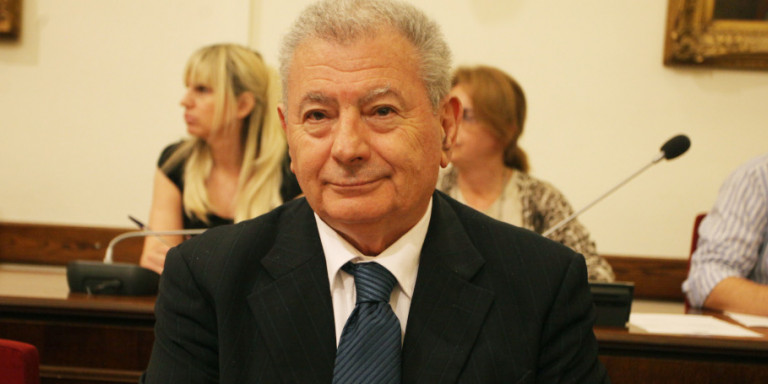 Откриха мъртъв гръцки министър от ПАСОК