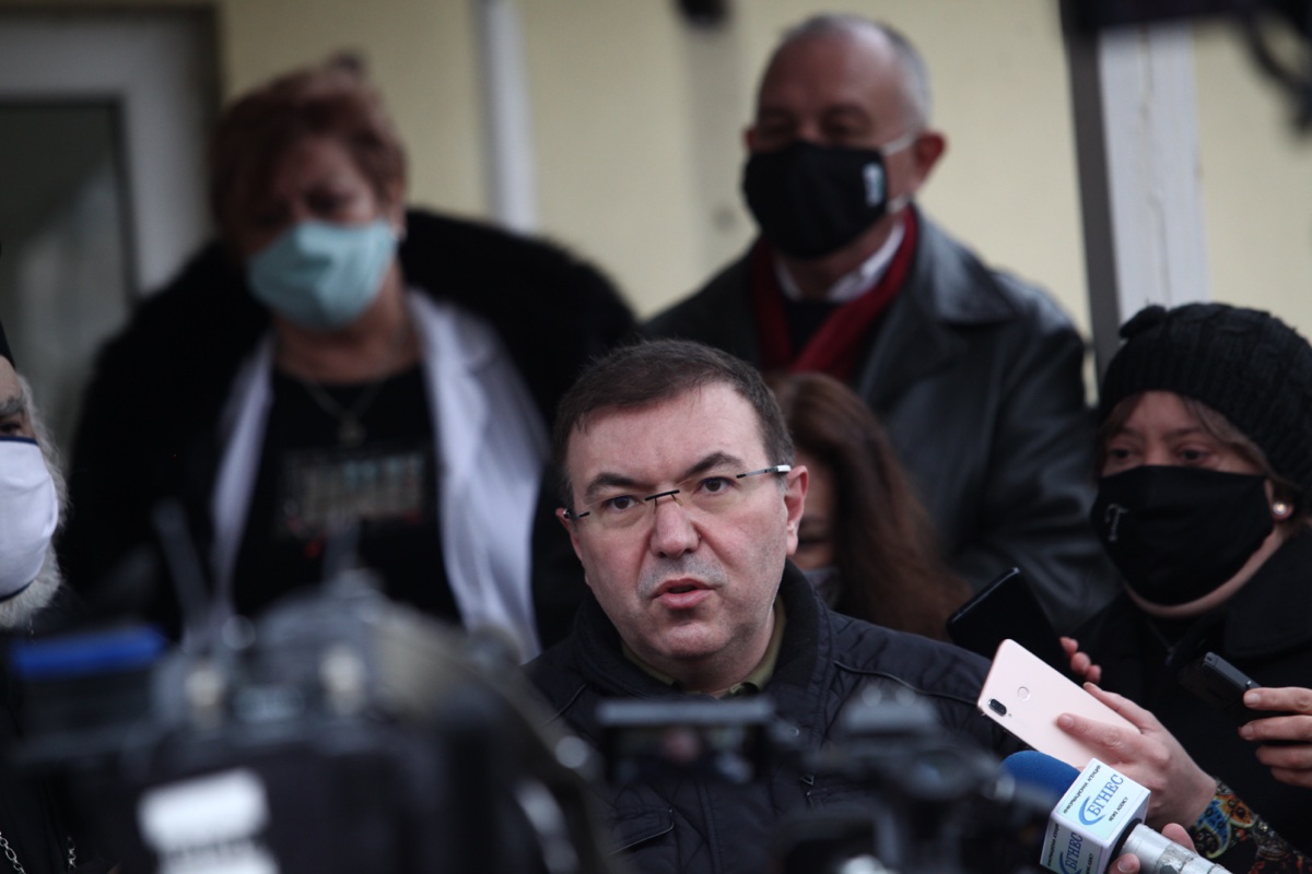 Костадин Ангелов: След като видим, че нивата на заболеваемост и смъртността остават стабилни, тогава ще разхлабим още сектори