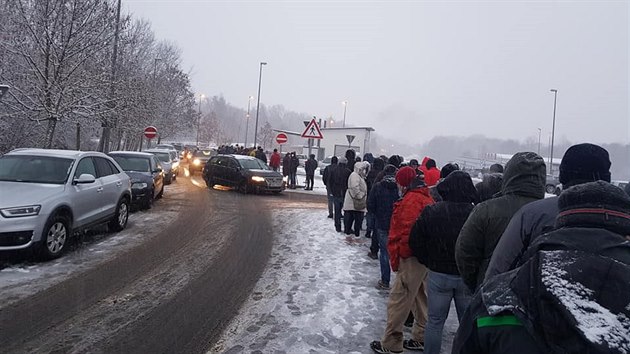 Дълги опашки на границата между Германия и Чехия заради новите ковид-мерки
