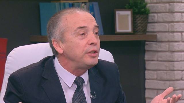 Доц. Мангъров: Новият щам бързо ще довърши започнатото от стария, докато се натуткаме с ваксините