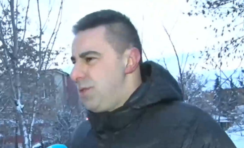 Мъж задържа крадец, докато обира автомобила му