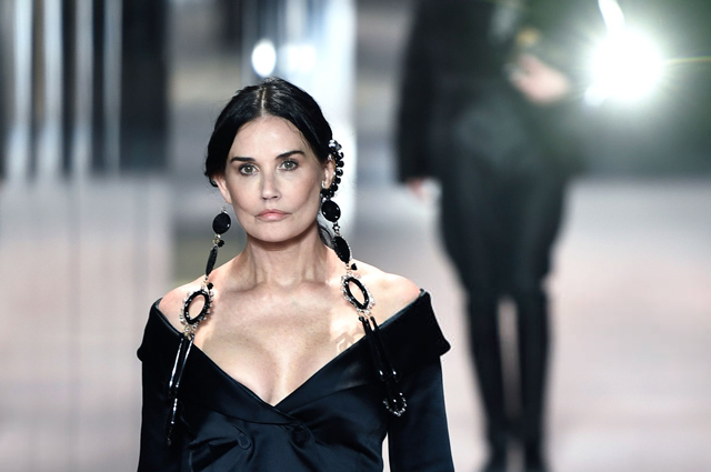 Деми Мур откри дефилето на Fendi