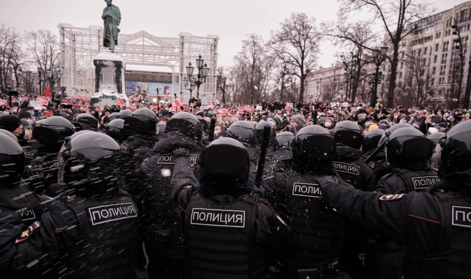 Русия задължи със закон социалните мрежи да търсят и блокират призиви за участие в неразрешени протести