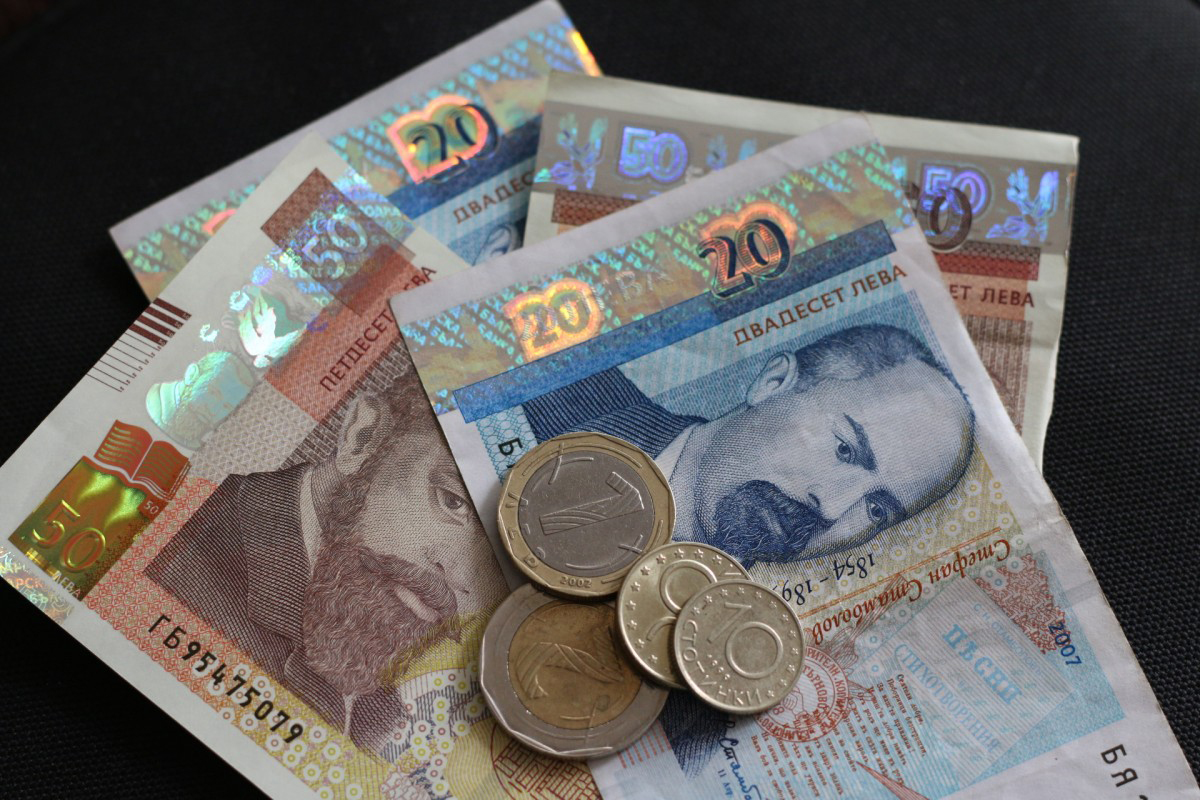 Стискат парите за втора пенсия