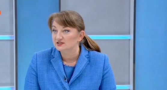 Деница Сачева: Решенията за отваряне и затваряне на сектори не са политически, слушаме щаба
