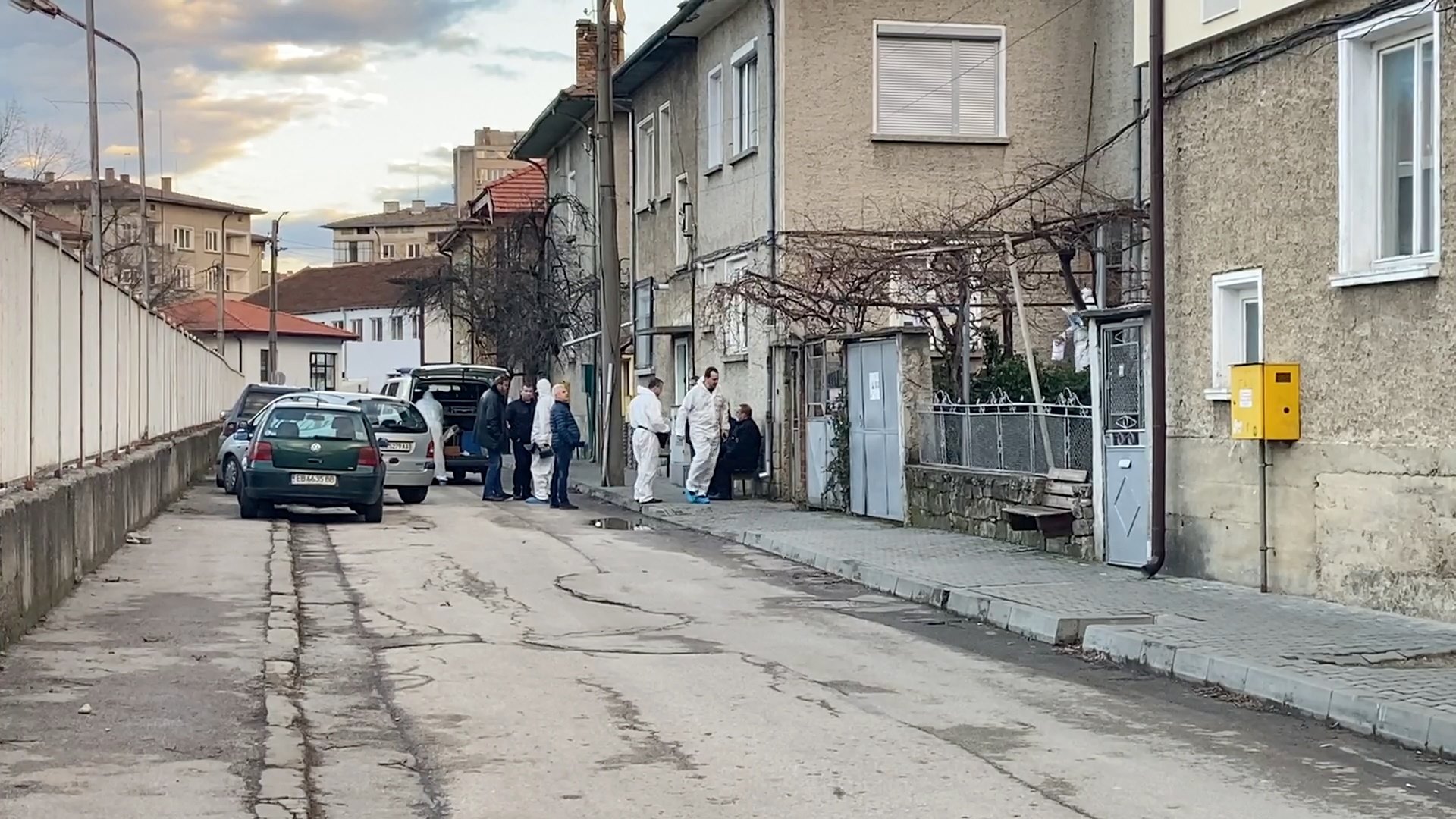 Баща уби двегодишното си дете и си преряза вените (обзор)