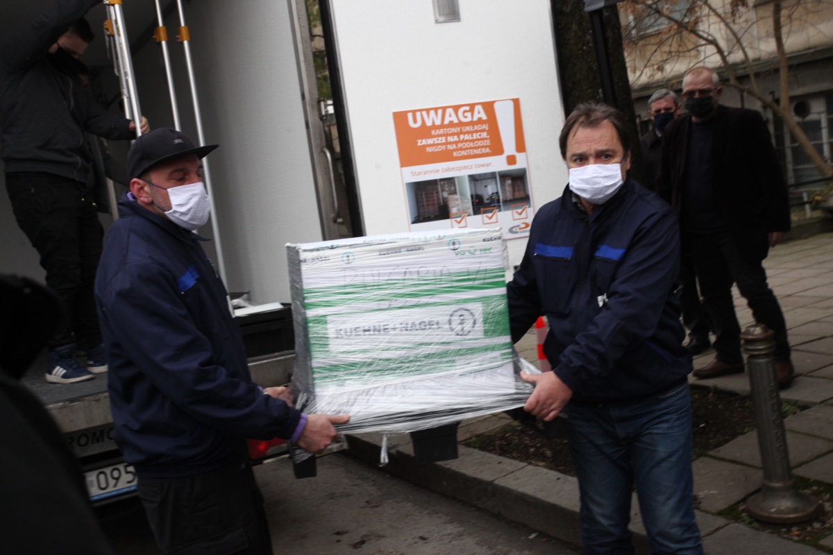 Лошото време в Германия отложи доставката на ваксини "Пфайзер" за България