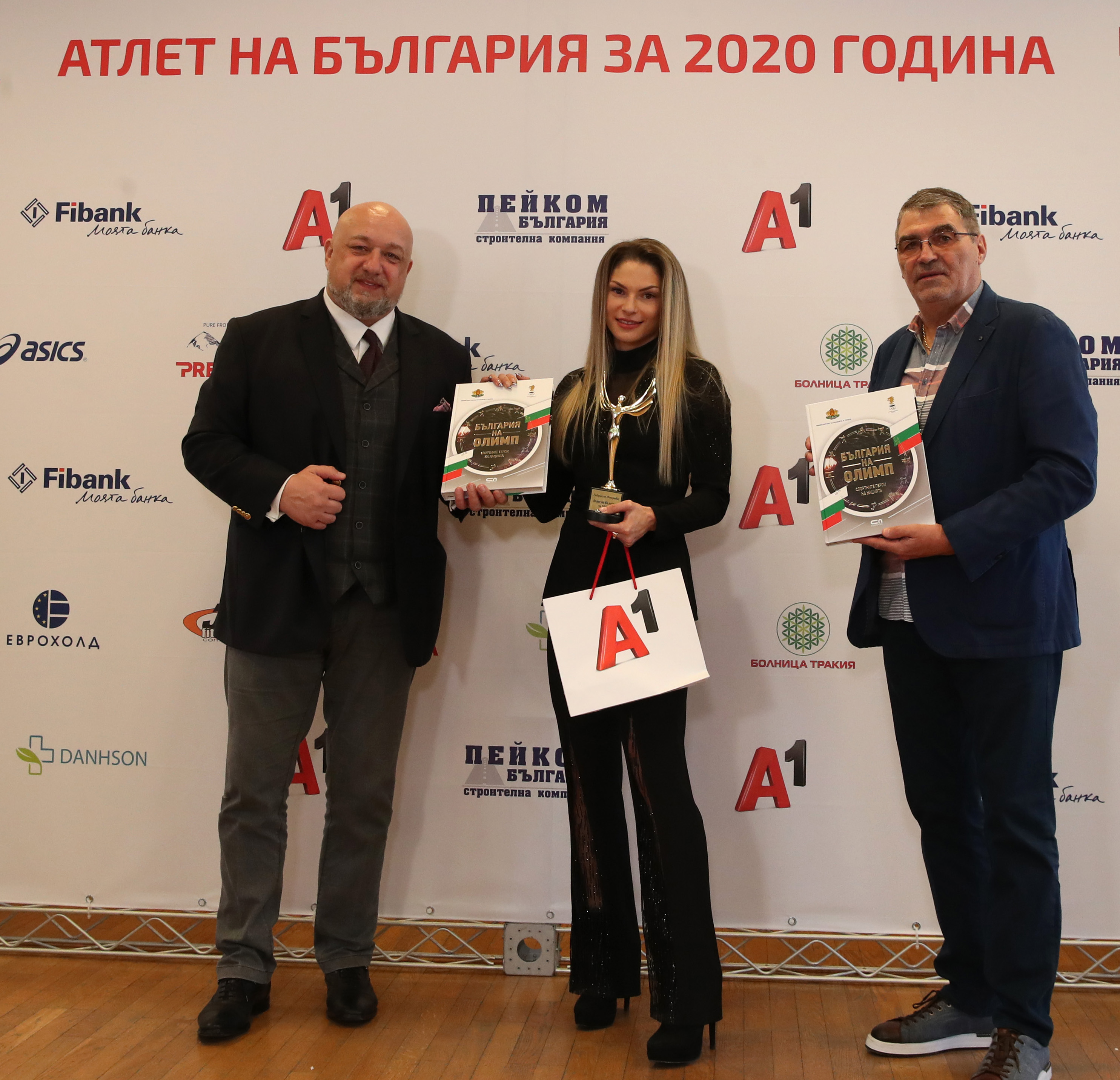 Министър Кралев награди атлет №1 на България за 2020 година Габриела Петрова