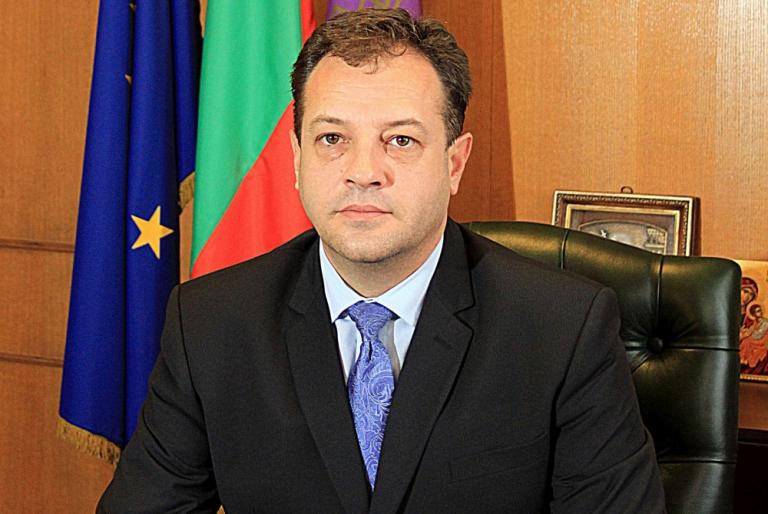 Кметът на Велико Търново Даниел Панов и лекарка спасиха припаднала жена