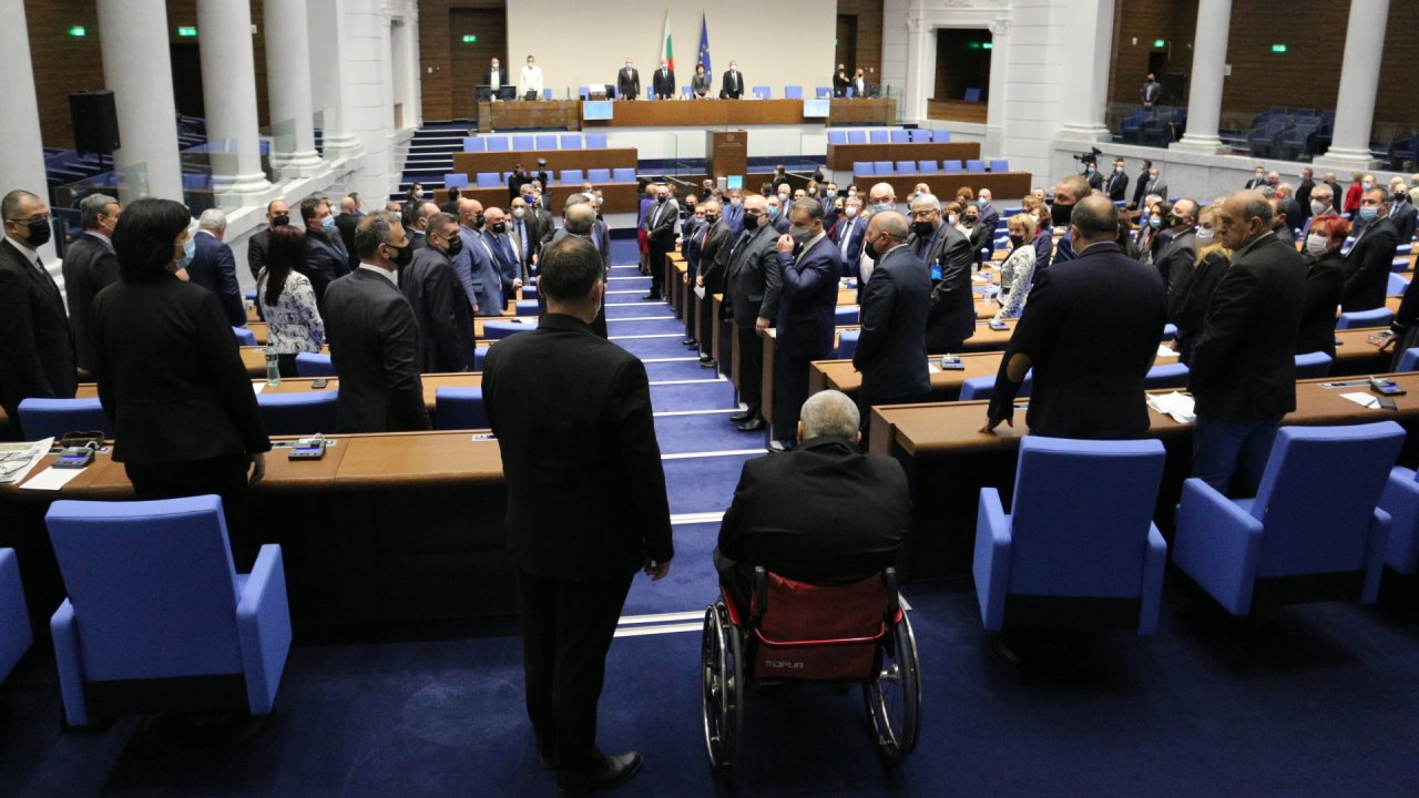 Без достъп за инвалидни колички в парламента